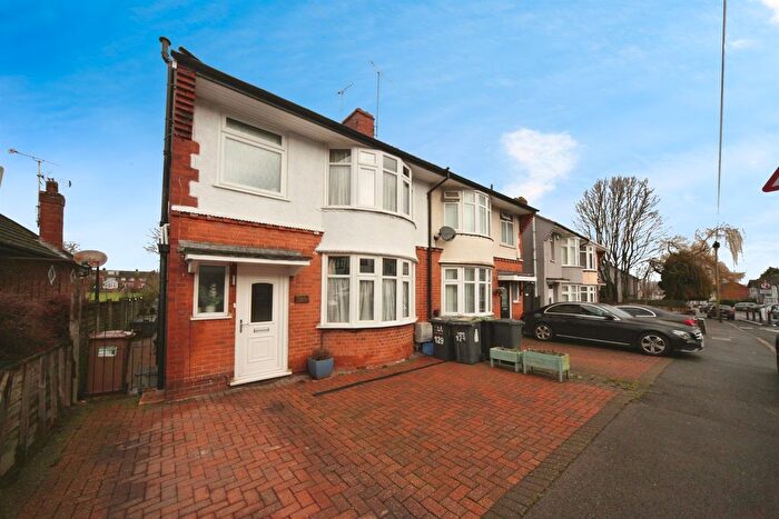 3 Bedroom Semi-Detached House For Sale In Blundell Road, Luton, LU3