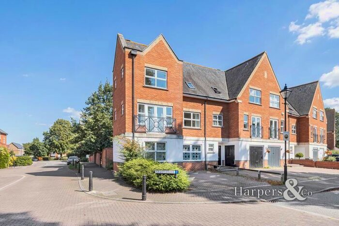 4 Bedroom Mews To Rent In Abbey Drive, Dartford, DA2