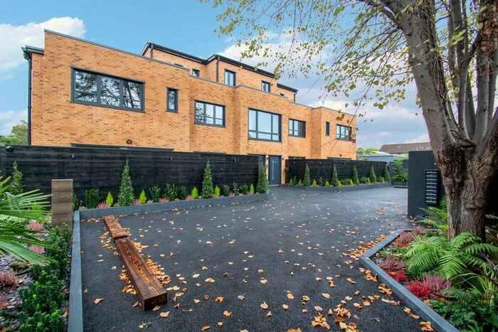 2 Bedroom Flat To Rent In Robinson Road, Tooting, London, SW17