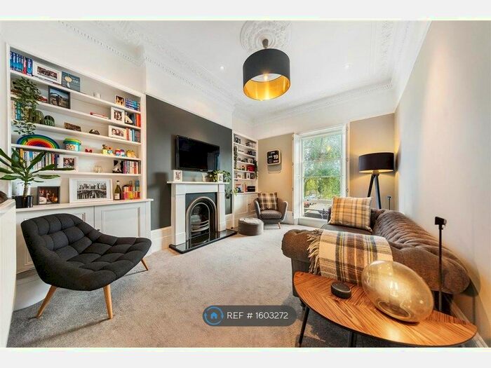 2 Bedroom Flat To Rent In Tooting, London, SW17