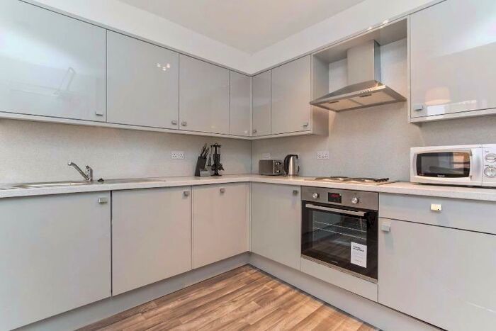 3 Bedroom Flat To Rent In Teviot Place, Newington, Edinburgh, EH1