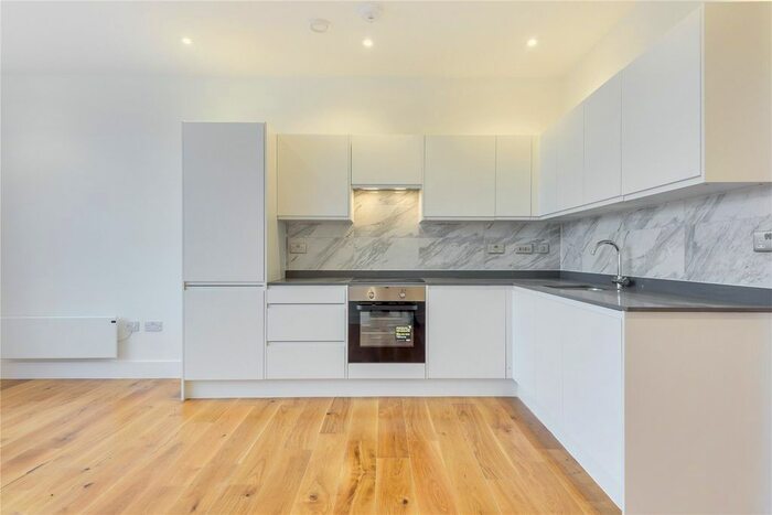 3 Bedroom Flat To Rent In Compass Court, Cain Road, Bracknell, RG12