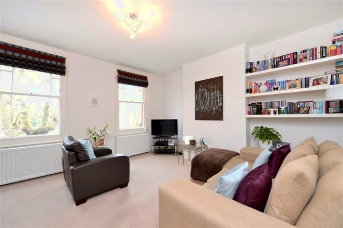 2 Bedroom Apartment To Rent In Stapleton Hall Road, Stroud Green, London, N4