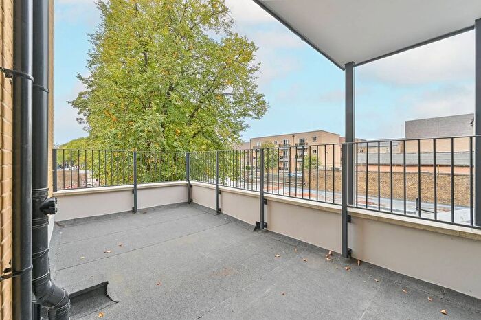 2 Bedroom Flat To Rent In Rye Lane, Peckham Rye, London, SE15