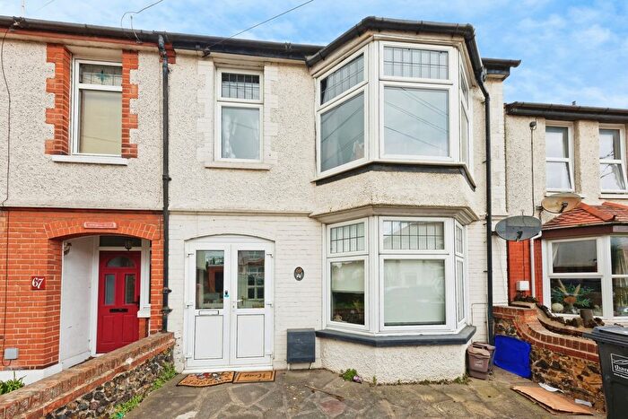 3 Bedroom Semi Detached House For Sale In Beacon Road, Broadstairs, Kent, CT10