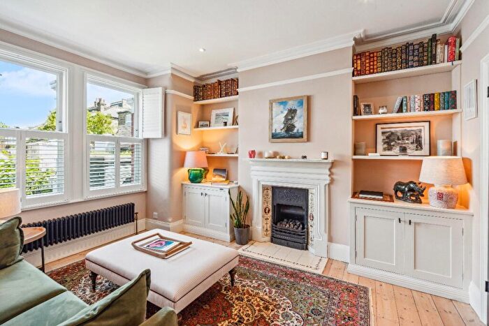 4 Bedroom Semi-Detached House For Sale In Queens Road, SW14