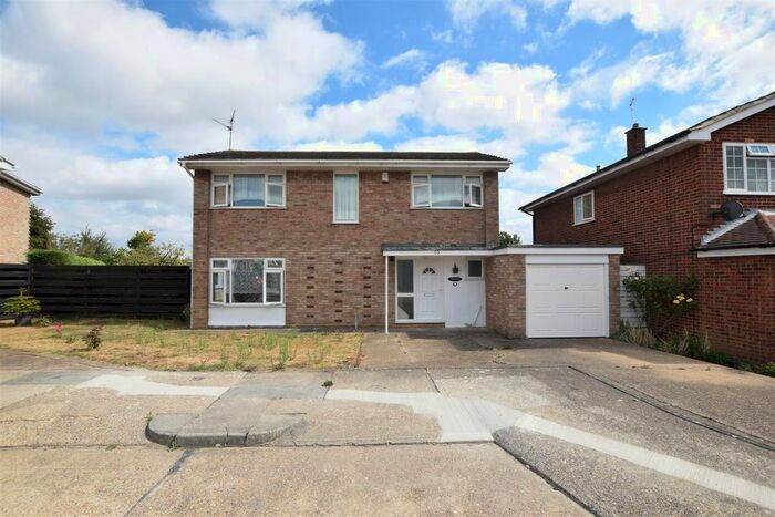 4 Bedroom Detached House To Rent In Willow Hill, Stanford-Le-Hope, SS17