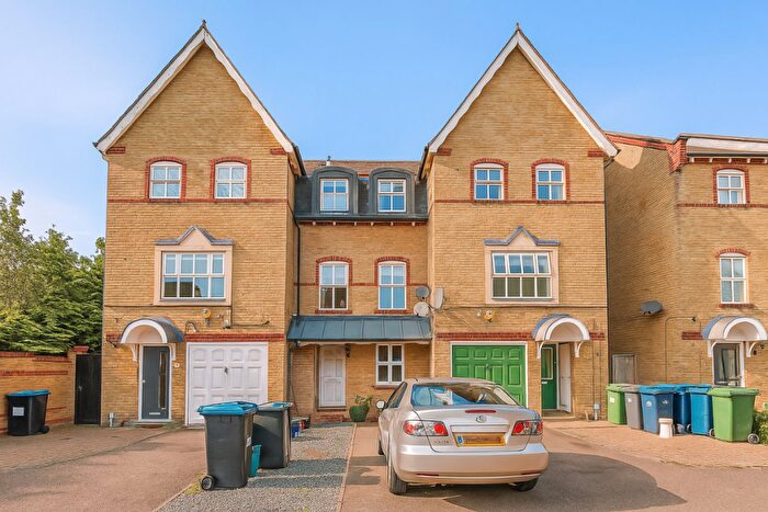 4 Bedroom Terraced House To Rent In Chamberlayne Avenue, Wembley, HA9