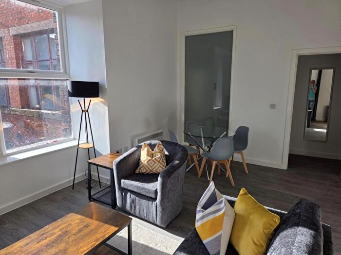 2 Bedroom Apartment To Rent In Apartment Lower Vickers Street, Manchester, M40