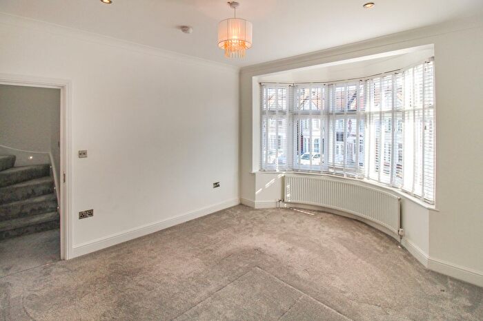 5 Bedroom End Of Terrace House To Rent In Coventry Road, Ilford, IG1