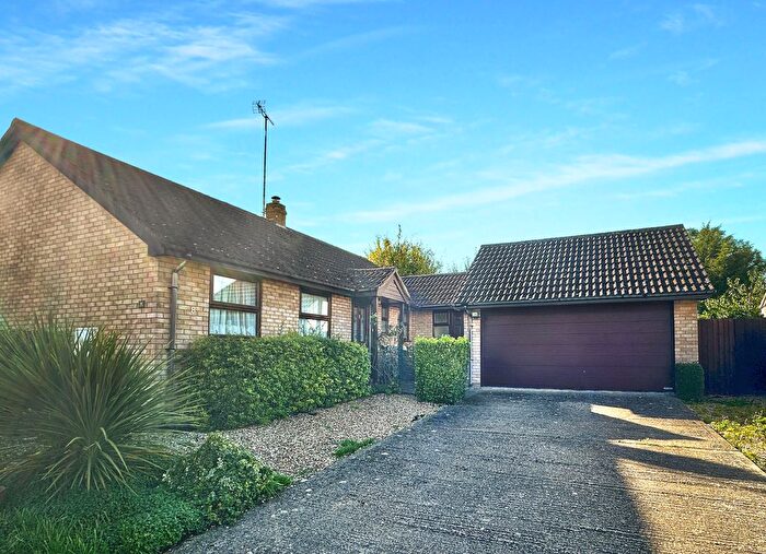 3 Bedroom Bungalow For Sale In The Hemlocks, Haslingfield, CB23