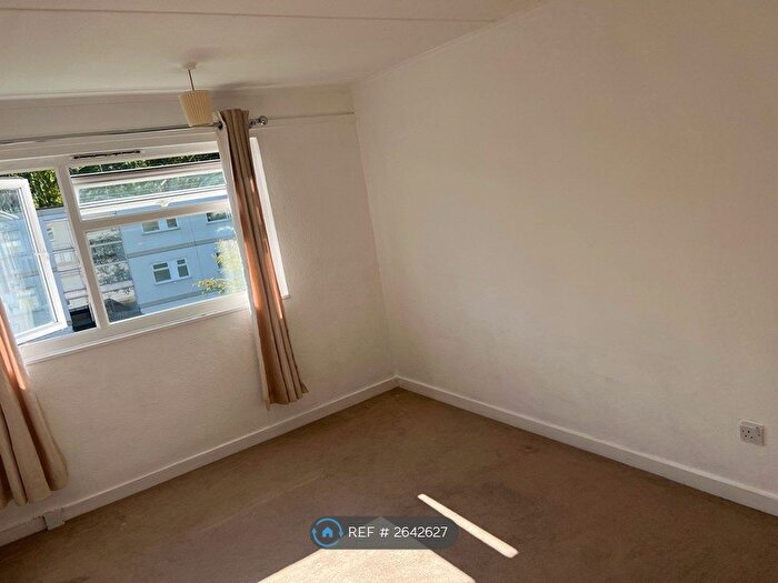 1 Bedroom Flat To Rent In Hornbeam Road, Buckhurst Hill, IG9