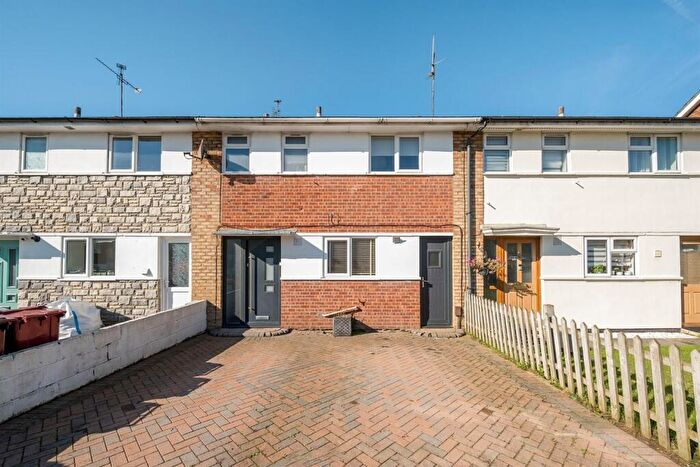 3 Bedroom Terraced House For Sale In Appleford Road, Reading, RG30