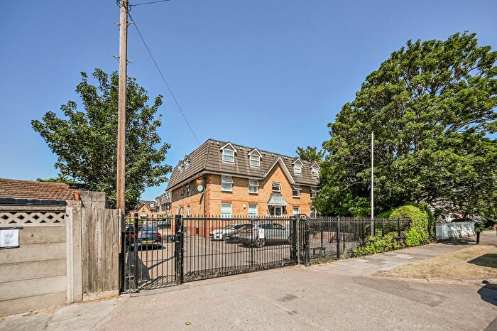 1 Bedroom Flat For Sale In Millstream Close, London, Palmers Green, London, N13