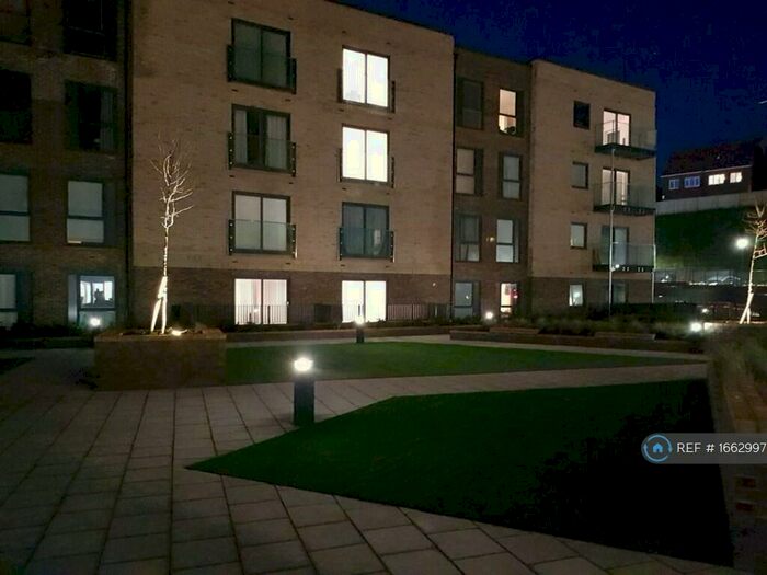 2 Bedroom Flat To Rent In Ellesmere Court, Luton, LU2