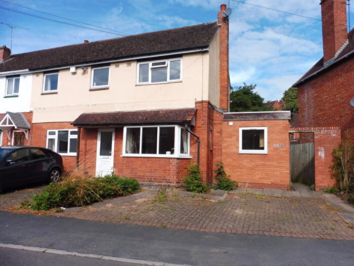 1 Bedroom Flat To Rent In Newburgh Crescent, Warwick, CV34