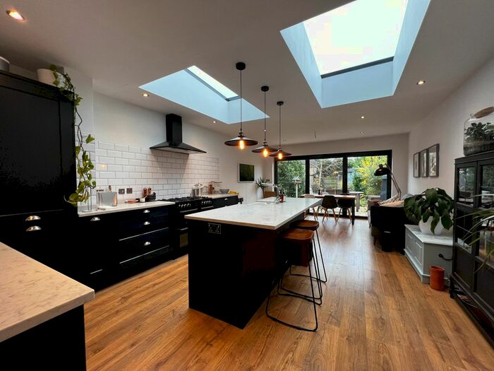 4 Bedroom Semi-Detached House To Rent In Stanbridge Road, Leighton Buzzard LU7