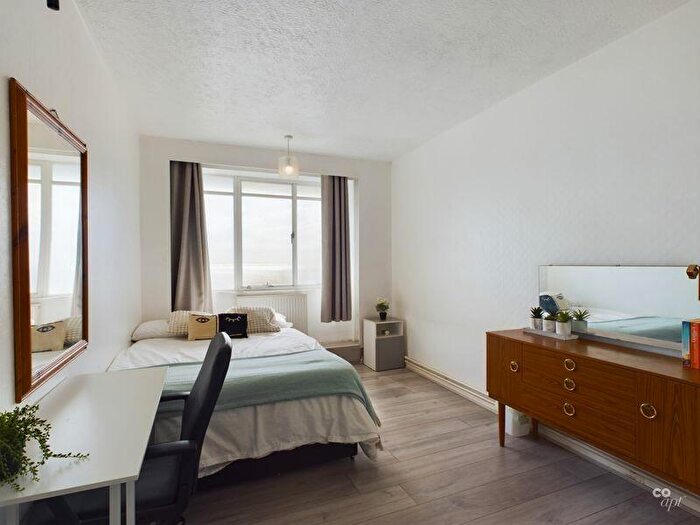 2 Bedroom Apartment To Rent In Kings Road, Brighton, BN1