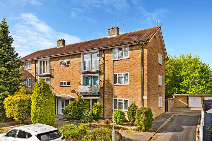 2 Bedroom Flat For Sale In Ref: Gk - Acres, Crawley, RH10