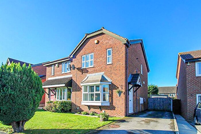 3 Bedroom Semi Detached House For Sale In Pinders Green Drive, Methley, Leeds, LS26