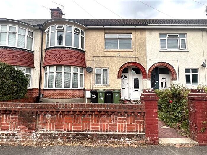 2 Bedroom Flat For Sale In Beaconsfield Avenue, Drayton, Portsmouth, Hampshire, PO6