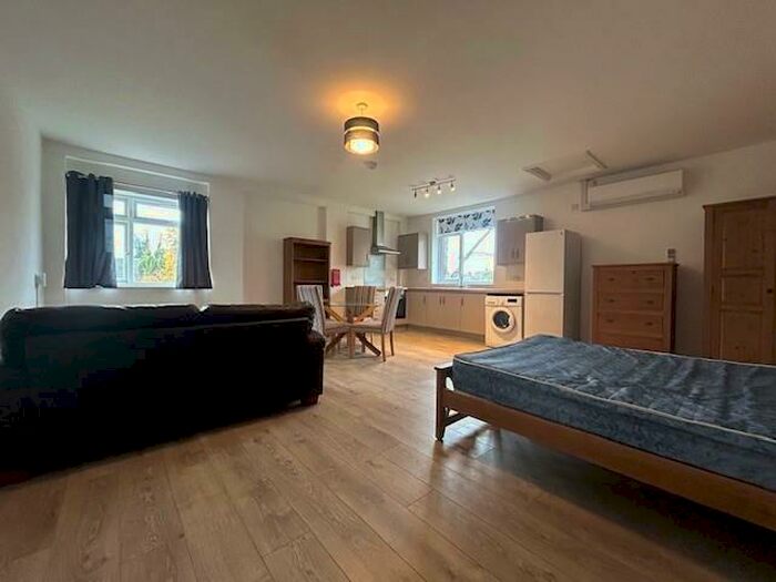 Flat To Rent In Flat, Peterborough, PE1