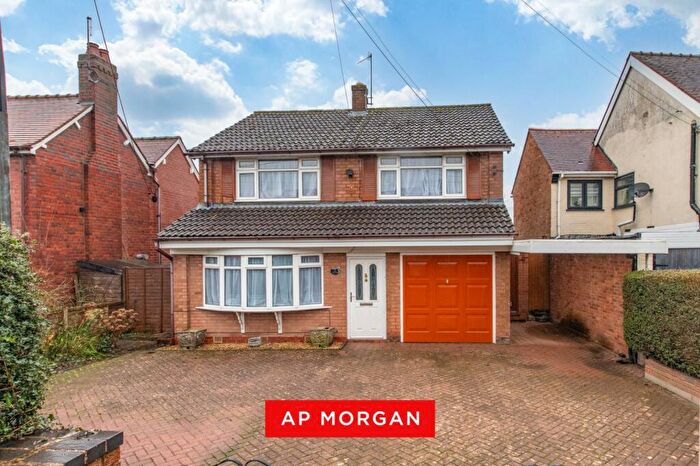 3 Bedroom Detached House For Sale In Green Lane, Catshill, Bromsgrove, Worcestershire, B61