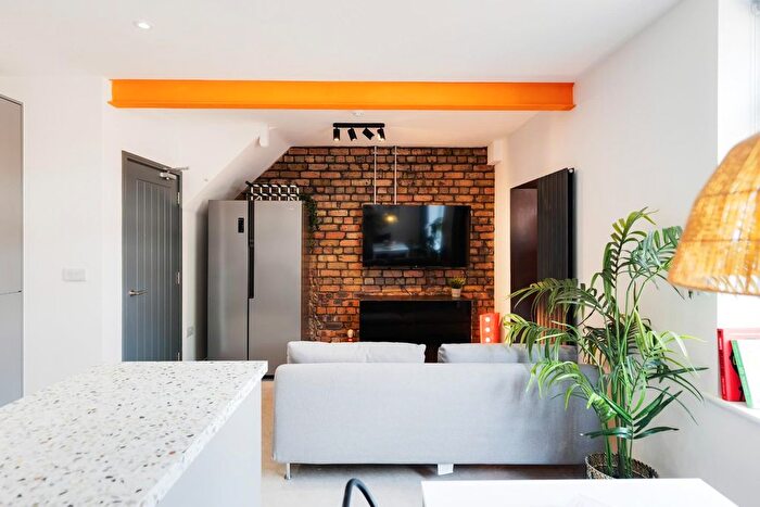6 Bedroom Property To Rent In Hottom Gardens, Bristol, BS7