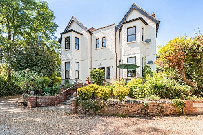 3 Bedroom Flat For Sale In Aveley Lane, Farnham, Surrey, GU9