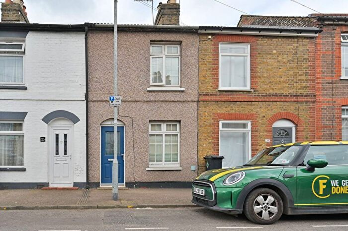 2 Bedroom Terraced House For Sale In Fearnley Street, Watford, WD18