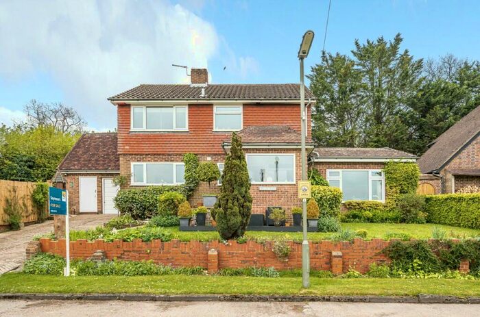 3 Bedroom Detached House For Sale In Guildford, Surrey, GU2