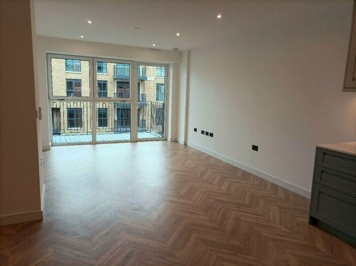 1 Bedroom Apartment To Rent In Brook Street, Kingston Upon Thames, Surrey, KT1