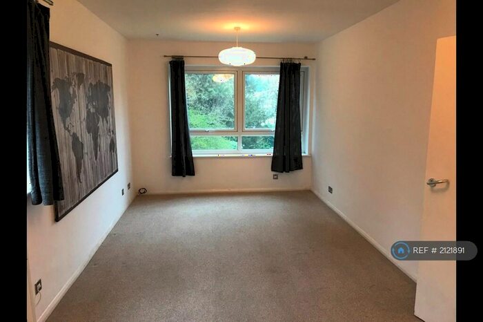 2 Bedroom Flat To Rent In Albert Road, London, N22