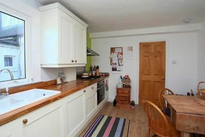 2 Bedroom Flat To Rent In Pyrmont Road, Chiswick, W4