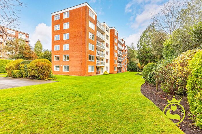 2 Bedroom Flat For Sale In The Avenue, Westerham, BH13