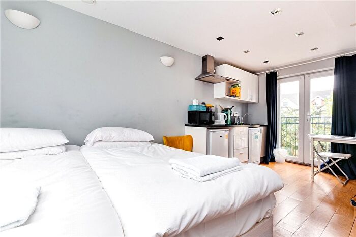 Studio To Rent In Sandycombe Road, Richmond, TW9