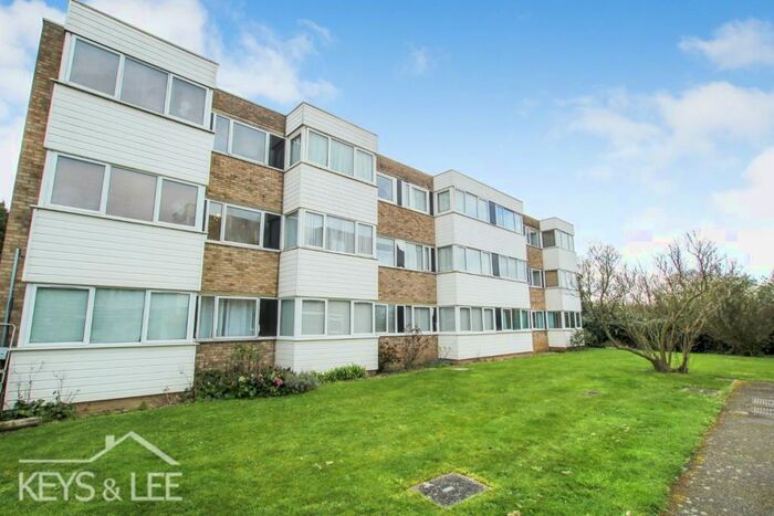 2 Bedroom Flat To Rent In Winston Close, Romford, RM7
