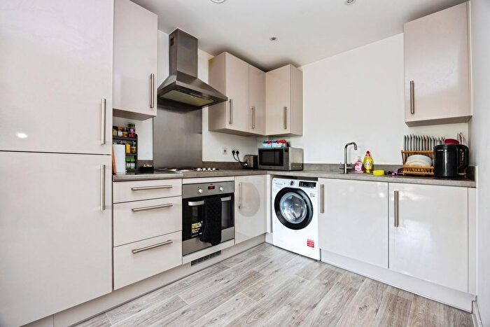 1 Bedroom Flat For Sale In Station View, Guildford, Surrey, GU1
