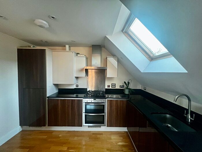 2 Bedroom Flat To Rent In Holmesdale Road, Reigate, RH2