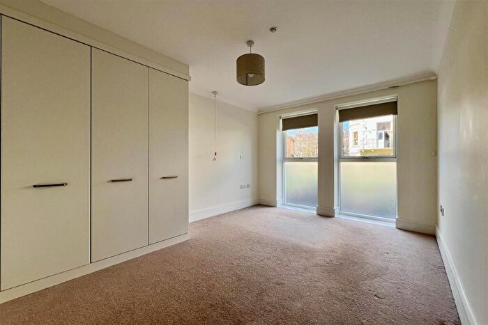 1 Bedroom Flat For Sale In New Court, Lansdown, Cheltenham, GL50