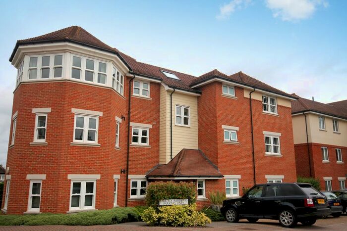 2 Bedroom Flat To Rent In Hill View, Dorking, RH4