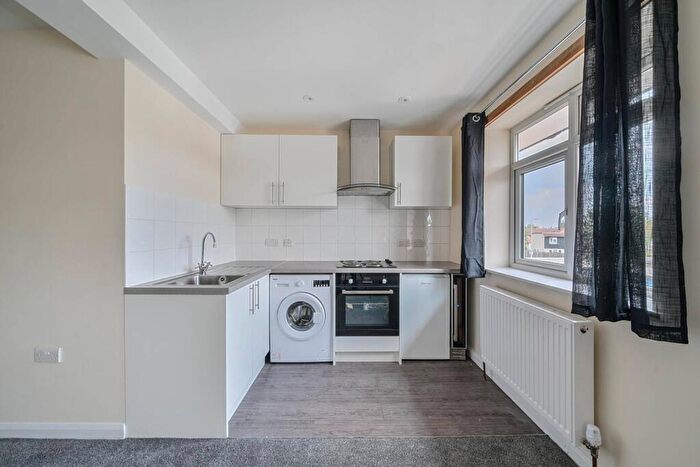 2 Bedroom Flat To Rent In Tolworth Rise South, Tolworth, Surbiton, KT5