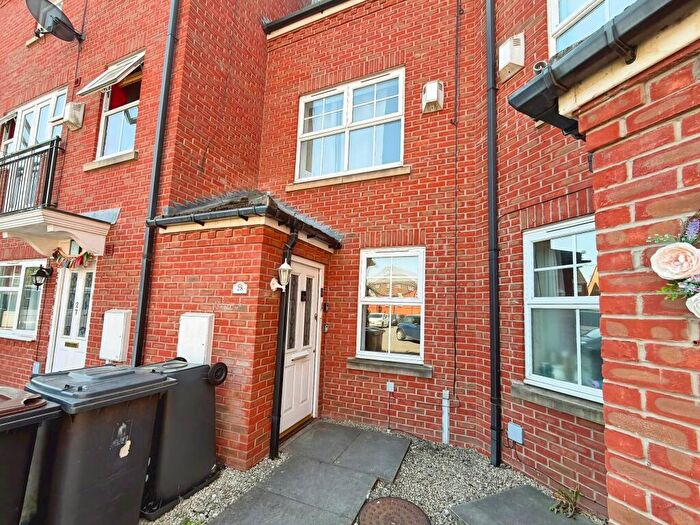 3 Bedroom Town House To Rent In Silken Court, Nuneaton, CV11