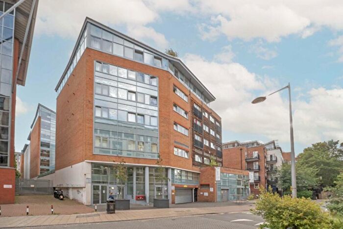 2 Bedroom Flat To Rent In Skerne Road, Kingston Upon Thames, KT2
