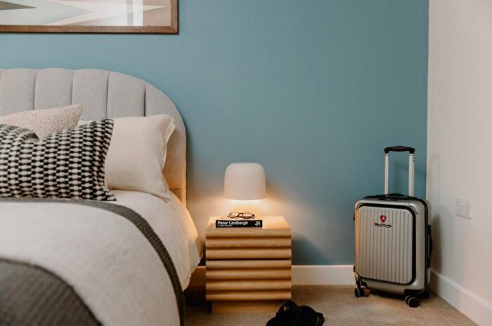 1 Bedroom Apartment To Rent In Embassy Boulevard, London, SW11