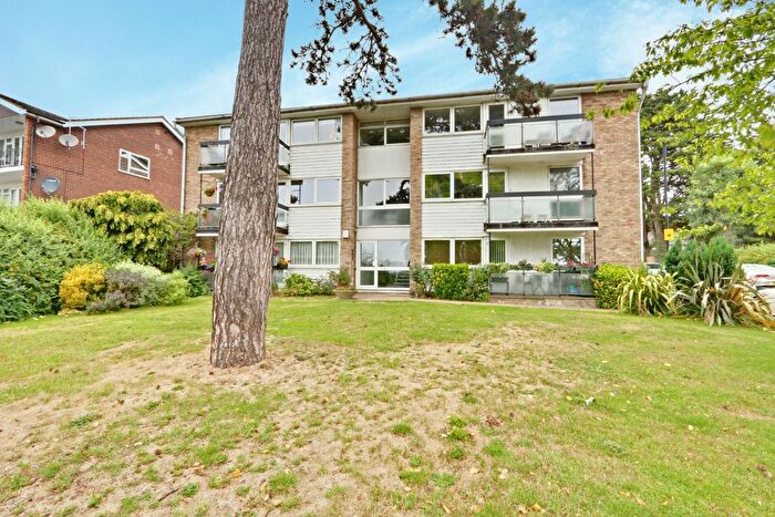 3 Bedroom Flat For Sale In Lucerne Close, Palmers Green, N13