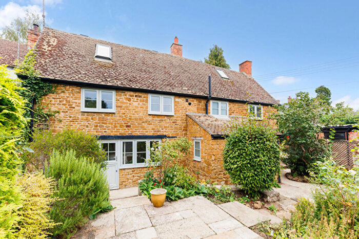 3 Bedroom Detached House For Sale In Chapel Street, Bloxham, OX15