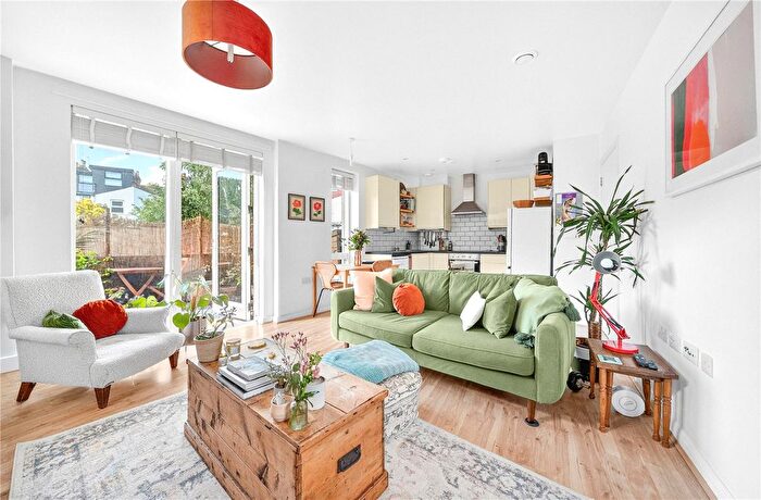 1 Bedroom Flat For Sale In South Access Road, Walthamstow, London, E17