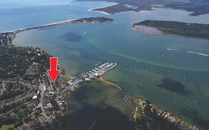 1 Bedroom Flat To Rent In Sandbanks Road, Lilliput, BH14