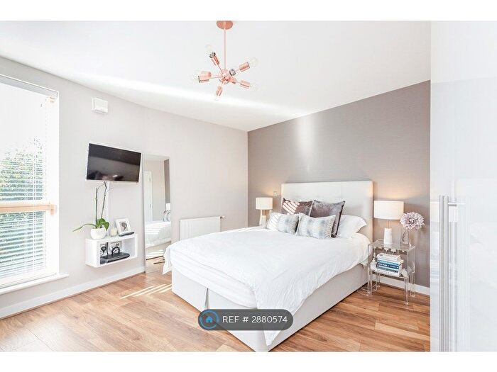 2 Bedroom Flat To Rent In Bollo Lane, London, W4
